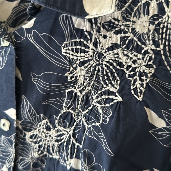 White pants & blue & white embroidered blouse - Picture 9 of 14